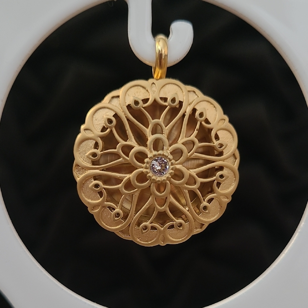 ORIGAMI OWL GOLDTONE LOCKET